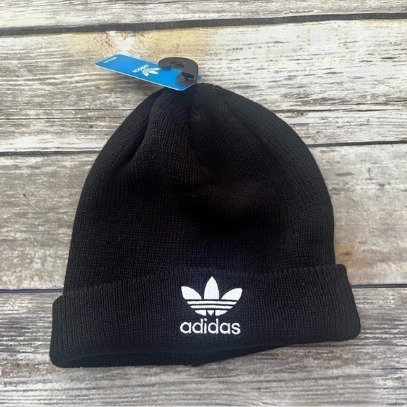 🦊NWT ADIDAS HAT - Picture 1 of 3